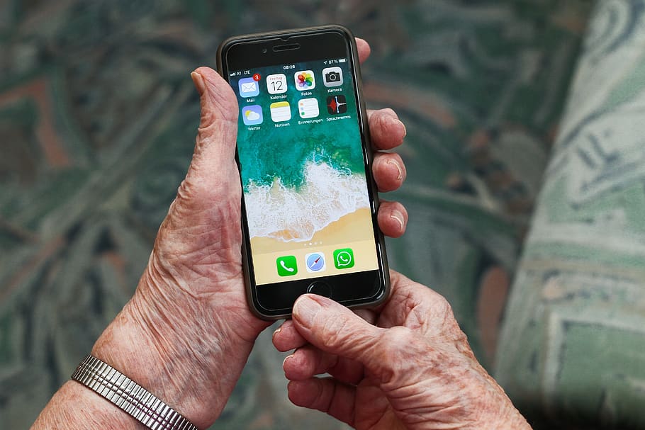 Visiting Angels | A List of Recommended Apps for Seniors: Boost Your Health and Wellness